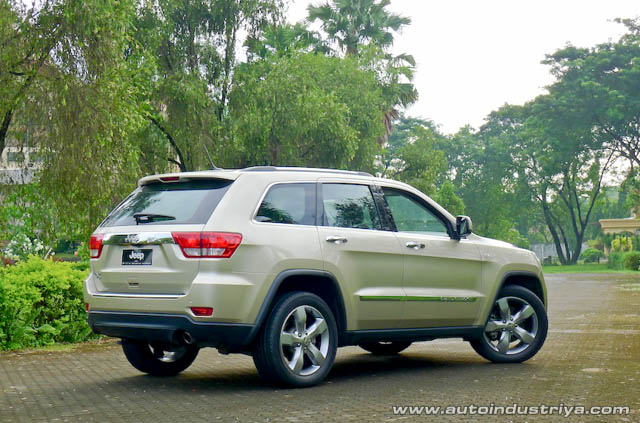 2011 Jeep Grand Cherokee Limited Rear shot