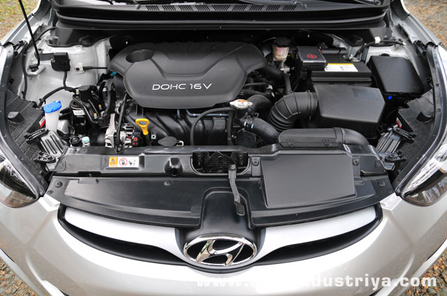 2011 Hyundai Elantra GL Engine shot