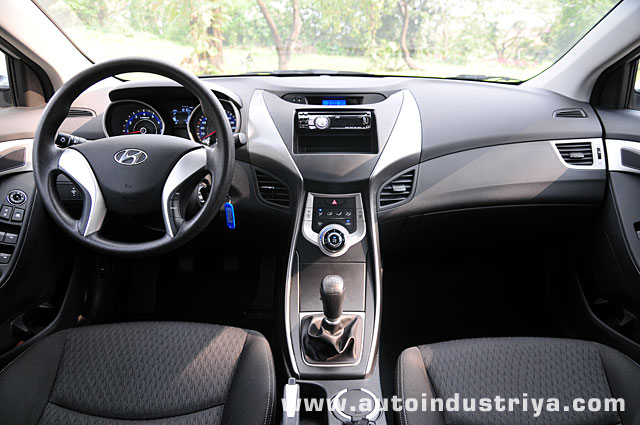 2011 Hyundai Elantra GL Dashboard shot