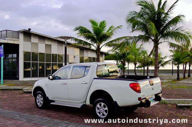 2011 Mitsubishi Strada GLX-V Rear shot