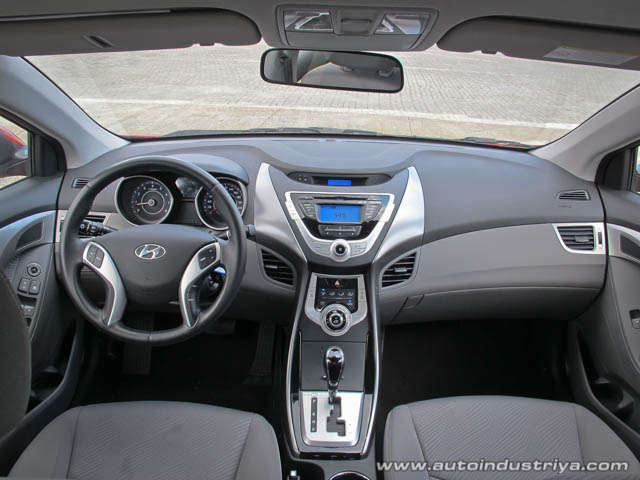 2011 Hyundai Elantra GLS Dashboard shot