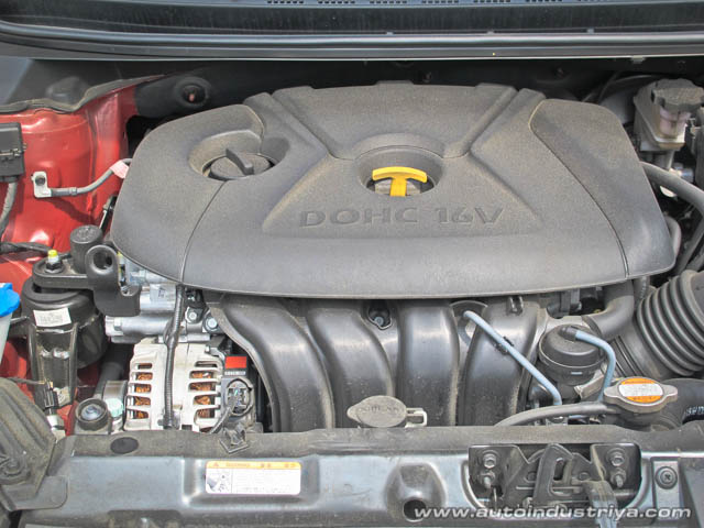 2011 Hyundai Elantra GLS Engine shot