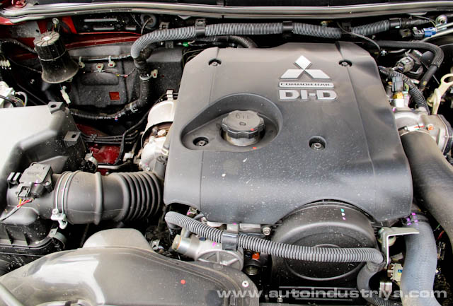 2012 Mitsubishi Strada GLS Sport V Engine shot
