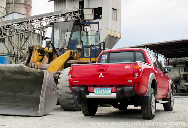 2012 Mitsubishi Strada GLS Sport V Rear shot