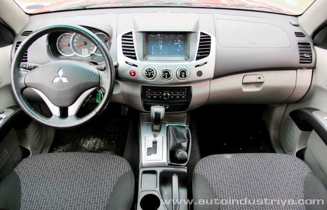 2012 Mitsubishi Strada GLS Sport V Dashboard shot