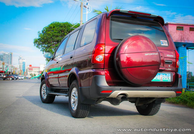 2011 Isuzu Crosswind Sportivo Rear shot