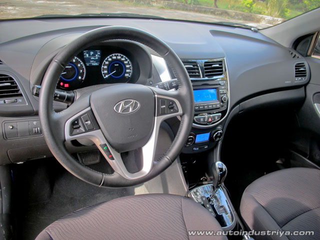 2012 Hyundai Accent GLS Blue Dashboard