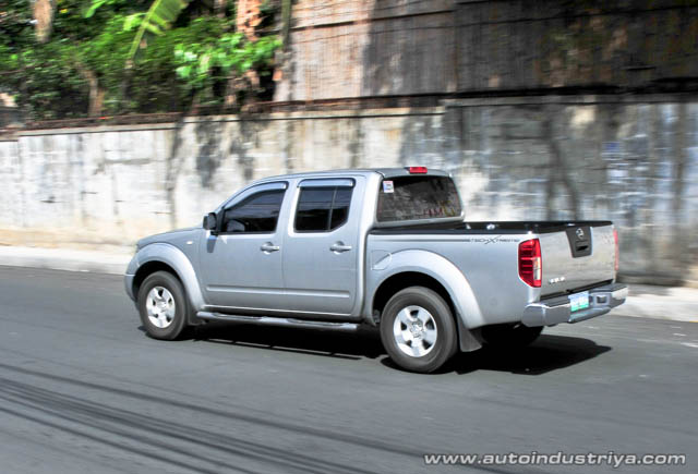 2012 Nissan Frontier Navara 4x4 Rear shot