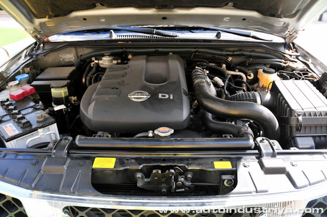 2012 Nissan Frontier Navara 4x4 Engine shot