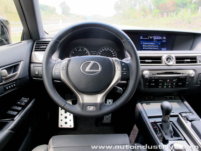 GS 350 F-Sport cockpit
