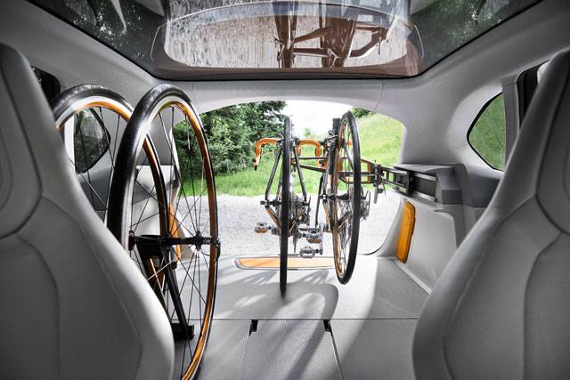 Cargo Space - BMW Concept Active Tourer Outdoor