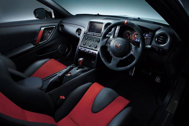 Nissan GT-R Nismo interior
