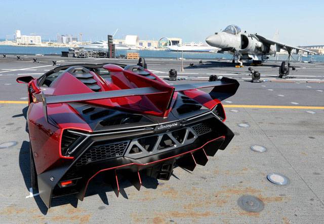 Veneno Roadster 1