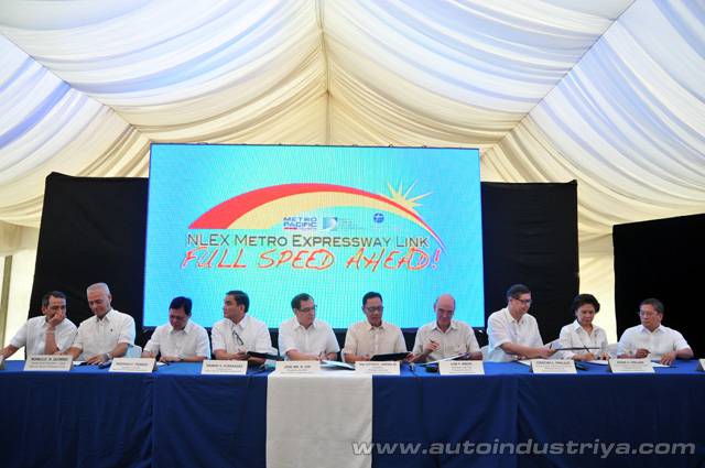 FROM LEFT: Raul L. Ignacio (SVP, Construction and Engineering, Manila North Tollways Corporation); Romulo S. Quimbo (SVP, Legal, Manila North Tollways Corporation); Rodrigo Franco (President and CEO, Manila North Tollways Corporation); Ramoncito Fernandez (President and CEO, Metro Pacific Tollways Corporation); Jose Ma. K. Lim (President and CEO, Metro Pacific Investment Corporation); Atty. Elpidio Jamora Jr. (Chairman, Philippine National Construction Corporation); Luis F. Sison (President and CEO, PNCC); Cristino Panlilio, Head, Negotiation Committee, PNCC); Nora Vinluan (Director and Member of Negotiation Committee, PNCC), and Atty. Rosendo Capco (Director and Member, Negotiation Committee, PNCC).