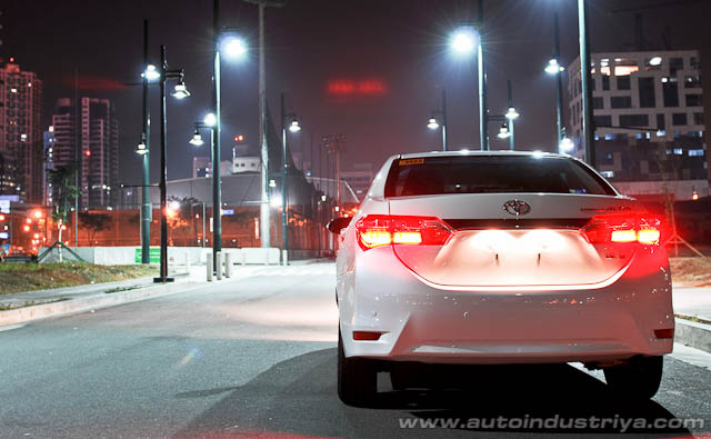 Toyota Corolla Altis 1.6 V rear