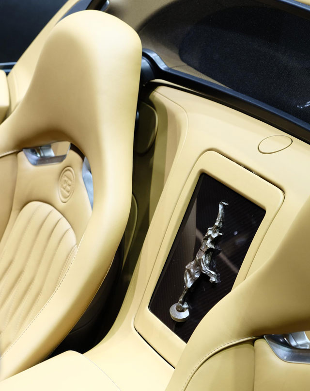 The rear center box between the seats has Rembrandt Bugatti's famous elephant sculpture which was cast in bronze.
