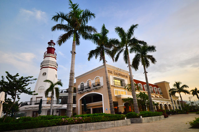 Lighthouse Marina Resort