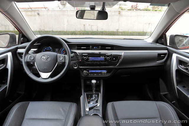 Corolla Altis interior