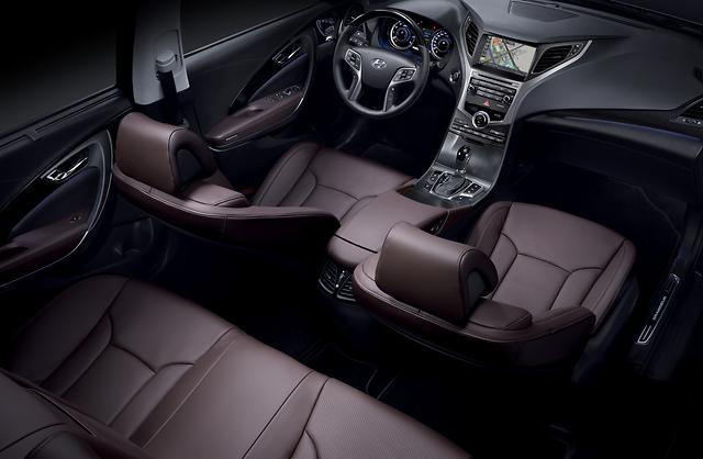 The interior of the Hyundai Grandeur