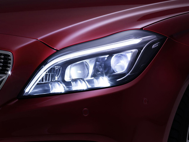 The multibeam LED technology of the 2015 Mercedes-Benz CLS