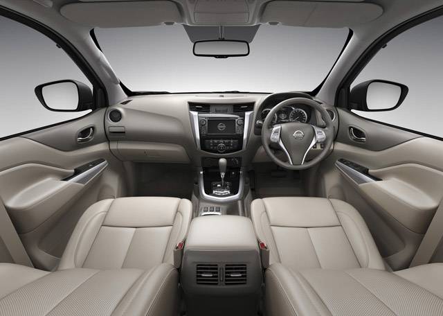 Nissan Navara NP300 interior