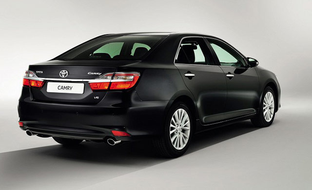 Rear quarter shot of the 2015 Camry