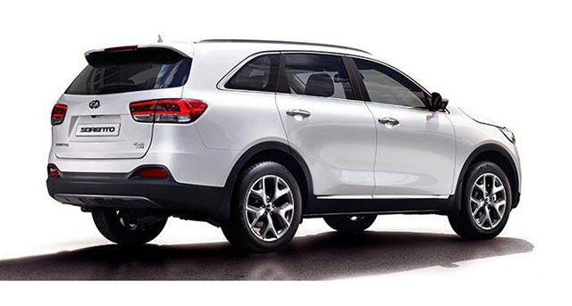 Rear quarter shot of the 2015 Kia Sorento
