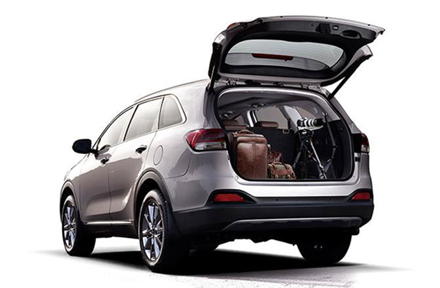 Automatic tailgate of the 2015 Kia Sorento