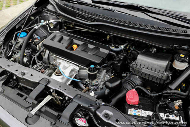 The Engine bay of the 2014 Honda Civic Mugen FB