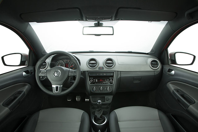 The interior of the Volkswagen Saveiro Double Cab