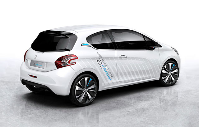 Rear quarter view of the Peugeot 208 HYbrid Air 2L Concept