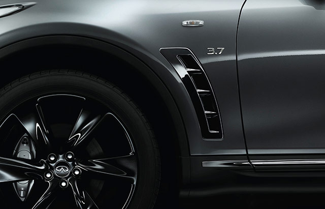 The Infiniti QX70S is infused with dark chrome finish