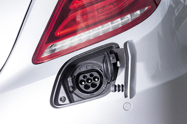 The battery of the 2015 S550 Plug-In Hybrid is fitted into the rear end of the vehicle