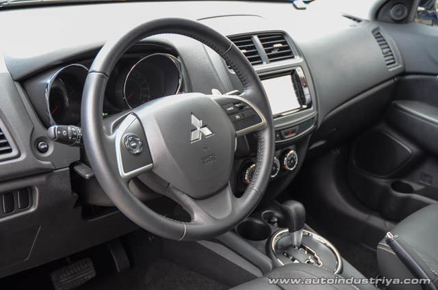 The interior of the 2015 ASX