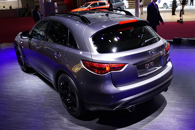 Rear of the Infiniti QX70 S Design