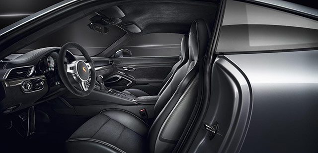 The interior of the 2015 Porsche 911 GTS