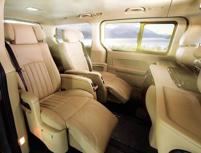 The captain seats on the 2nd row