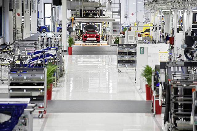 Audi R8 factory-line assembling