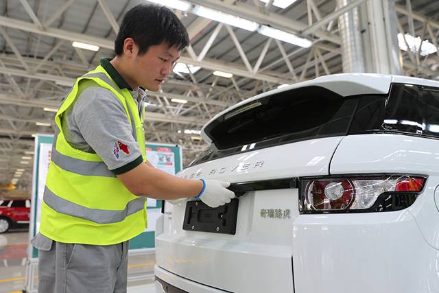 An employee checking the rear of the China-made Evoque