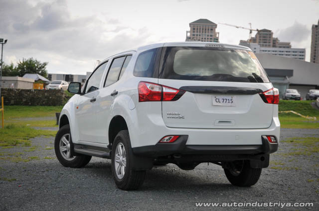 2014 Isuzu mu-X 2.5L rear shot