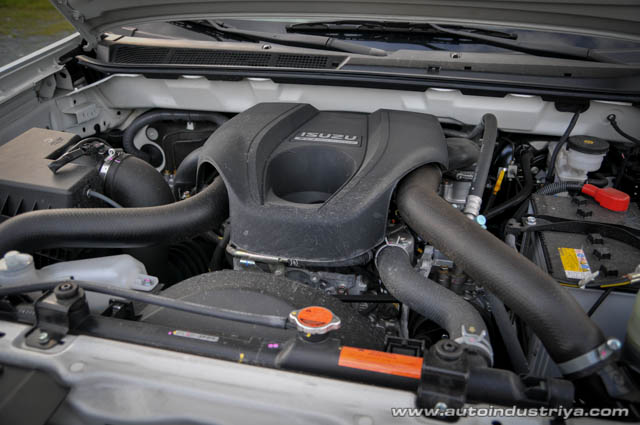 2014 Isuzu mu-X 2.5L engine shot