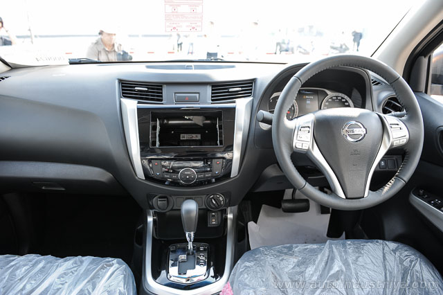 Nissan Navara NP300 interior