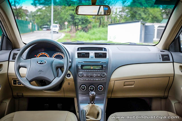 2014 BYD L3 GL-i dashboard shot