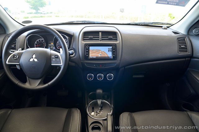 2015 Mitsubishi ASX interior