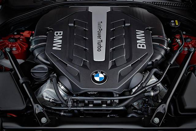 The engine of the 2015 BMW M6