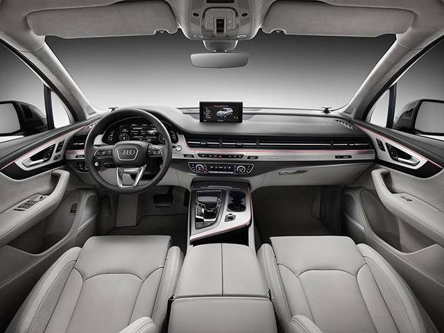 The interior of the 2015 Audi Q7
