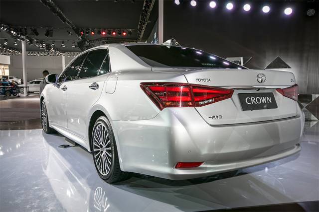 Rear of the 2015 Toyota Crown