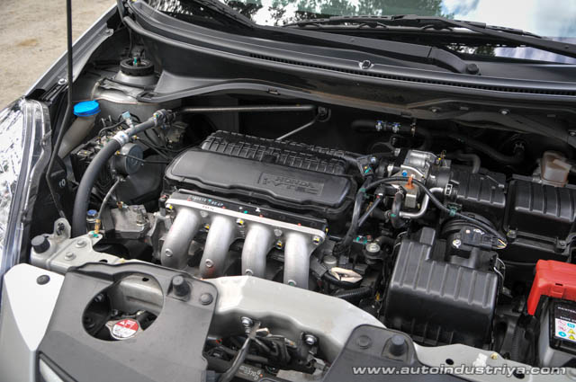 2015 Honda Brio Amaze 1.3S engine shot