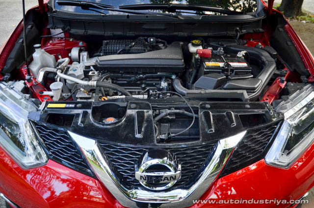 2015 Nissan Xtrail engine shot