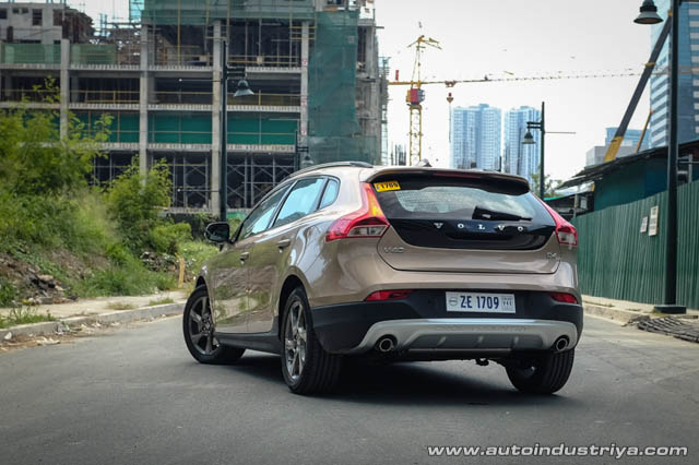 2014 Volvo Cross Country rear shot